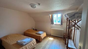 16 bedrooms, WiFi, bed sheets