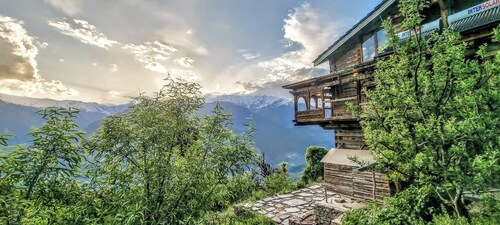 ART Village Naggar - Entire Kathkuni Villa