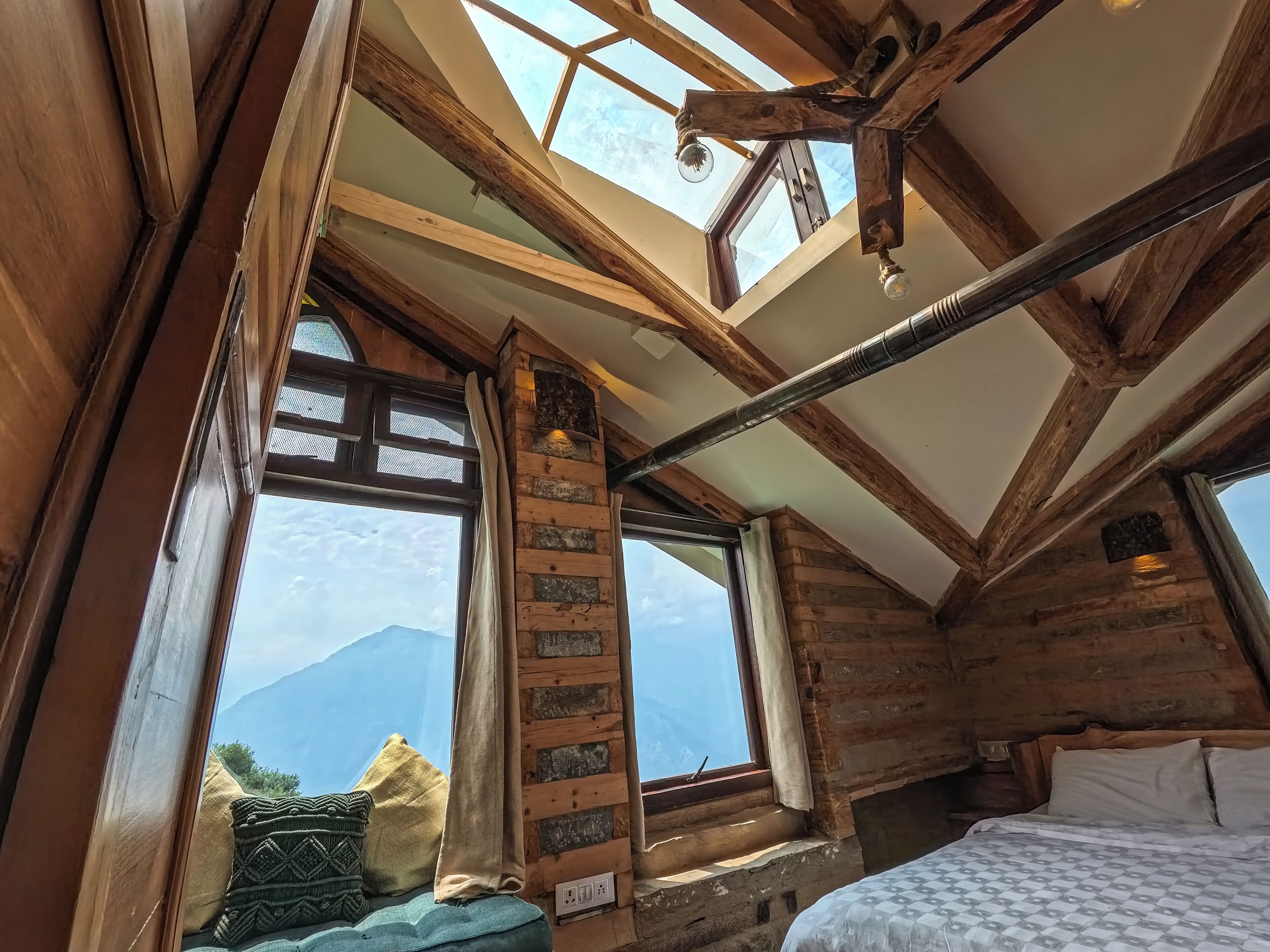 4 habitaciones, tabla de planchar con plancha, wifi y ropa de cama 