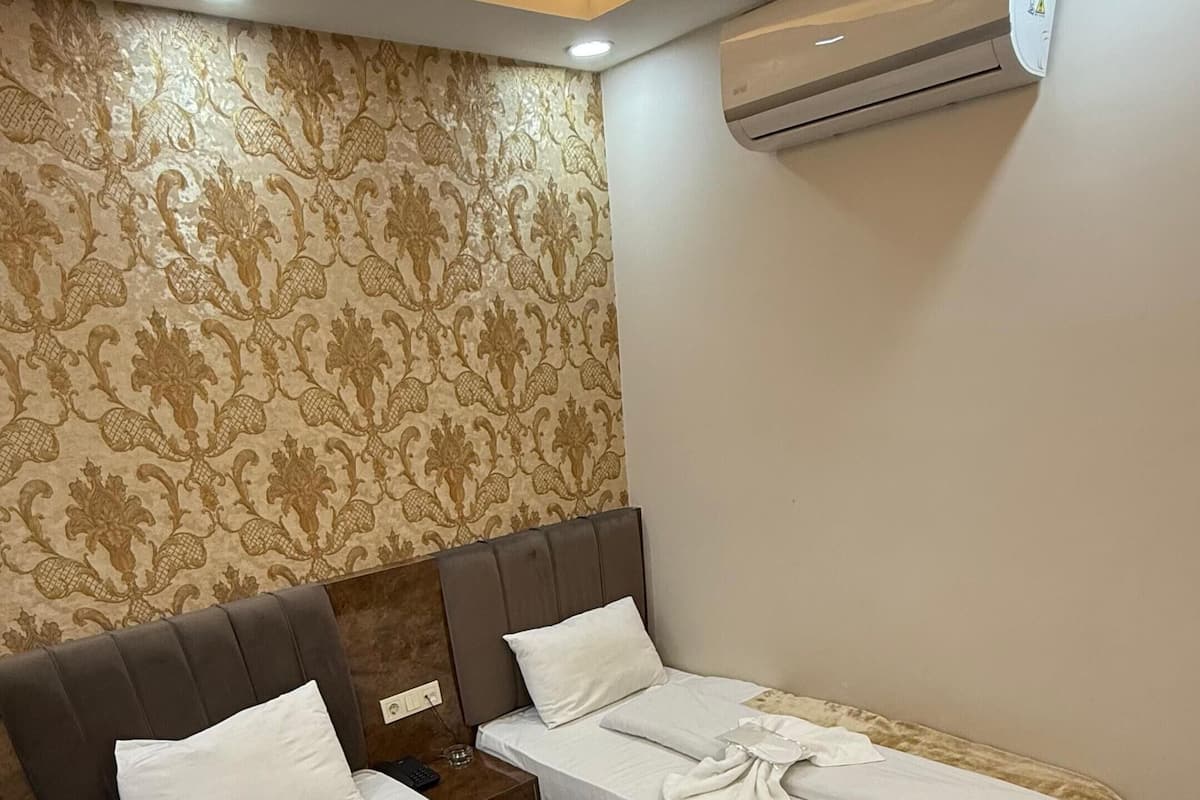 Habitación estándar con 2 camas individuales, vista a la ciudad | Wifi gratis