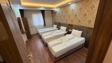 Grand-Dreibettzimmer, Stadtblick | Kostenloses WLAN
