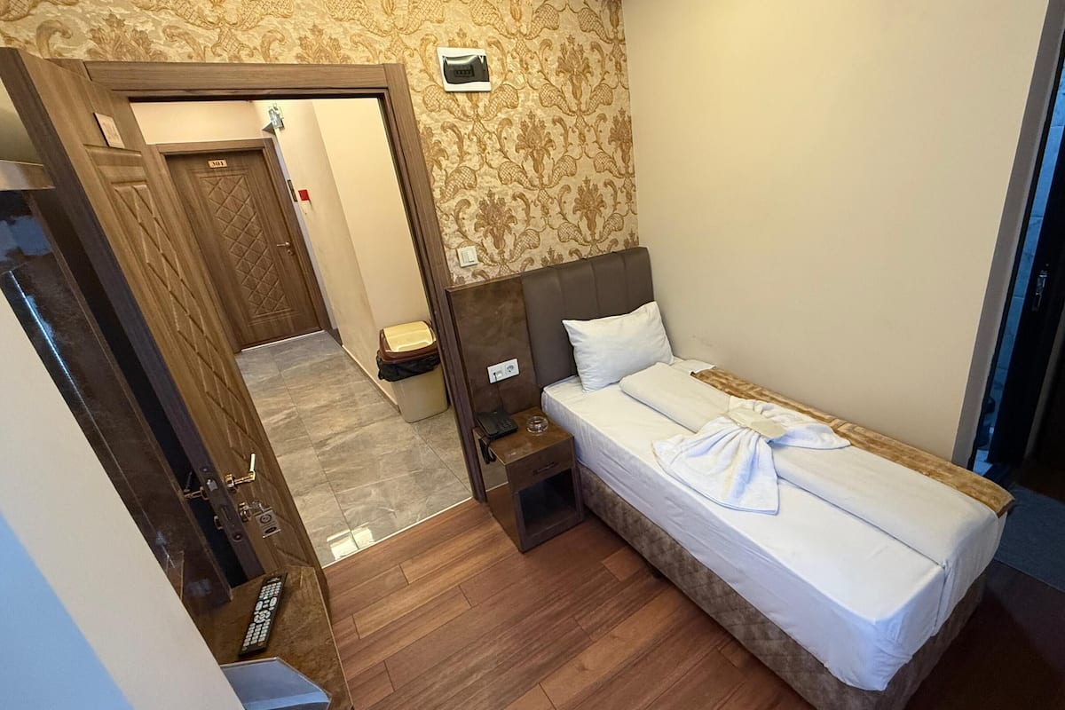 Standard Single Room, City View | Bathroom