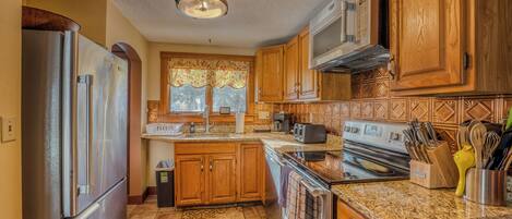 Geladeira, micro-ondas, fogão, cooktop