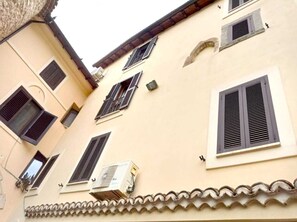 Exterior detail - Casa Torre Metabo - One Bedroom Apartment, Sleeps 6 (Villa Santo Stefano)