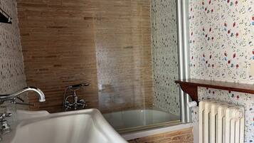 Haartrockner, Bidet, HandtĂŒcher