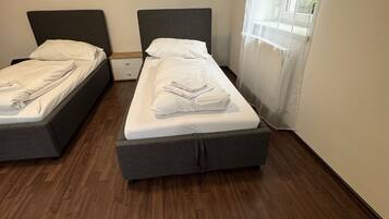 Basic Twin Room | Free WiFi