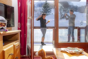 Interior - 200m from ski slopes, fitness, swimming pool, sauna, tv, ski locker, 40m², Le Corbier (Le Corbier)