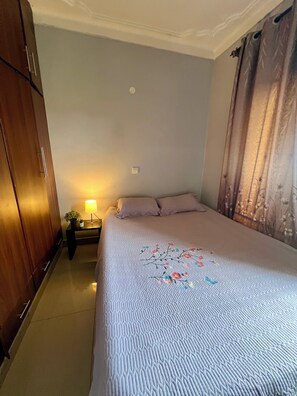 1 chambre, fer et planche à repasser, Wi-Fi, draps fournis
