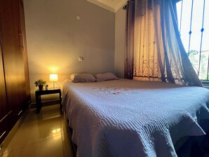 1 chambre, fer et planche à repasser, Wi-Fi, draps fournis