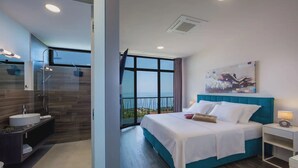 A modern bedroom with a large bed, a bathroom with a glass shower, and a balcony with a view. - Villa The View Opatija Nearby Rijeka - Crovillas (Opatija)
