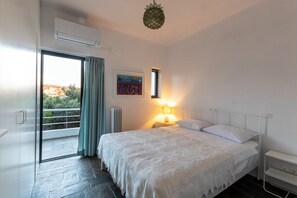 2 bedrooms, iron/ironing board, WiFi