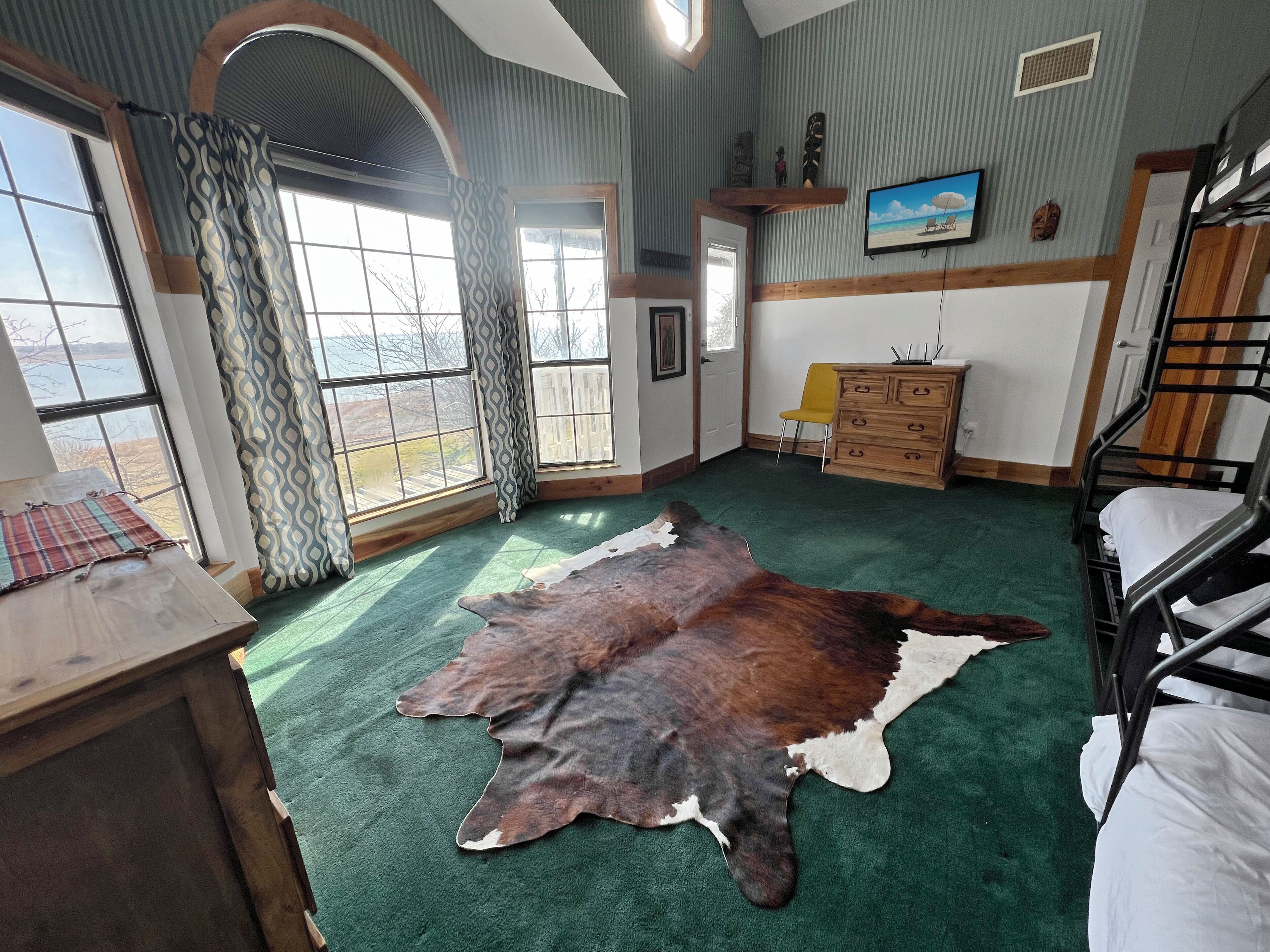 3 bedrooms, iron/ironing board, free WiFi, bed sheets