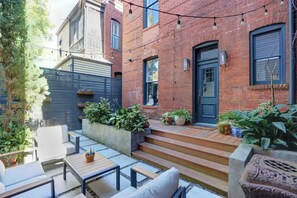 Terrace/patio - The Regent on Whitaker, Lavish | Comfortable (Savannah)