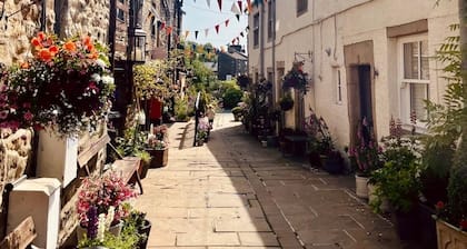 The Old Middle School 1700 Cottage Addingham