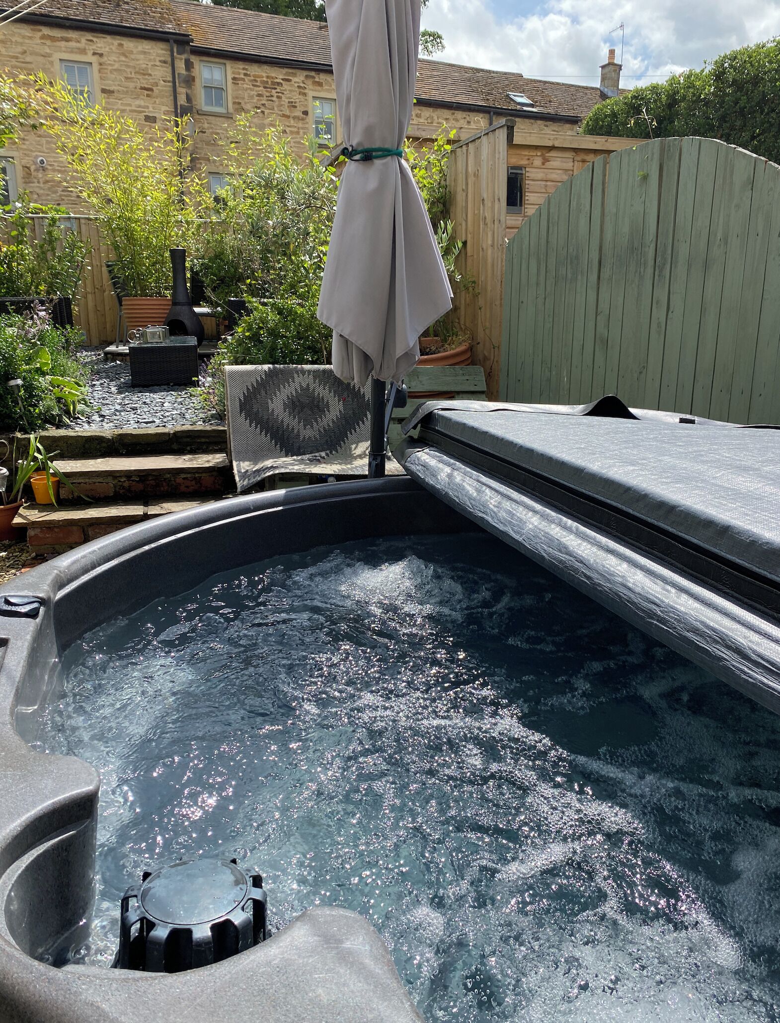 Outdoor spa tub