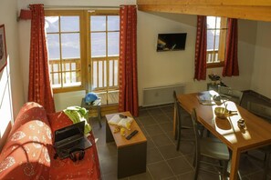 Living area - 150m from resort center, swimming pool, sauna, tv, 40-45m², Saint Colomban des Villards (Saint-Colomban-des-Villards)