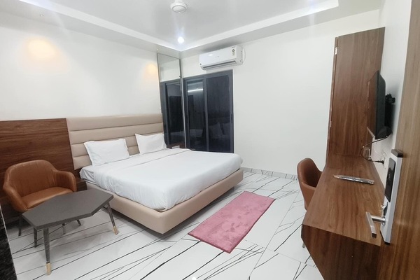 Luxury Double Room, Balcony | Desk, WiFi (free)