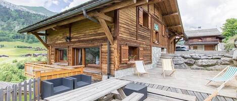 屋外ダイニングエリア