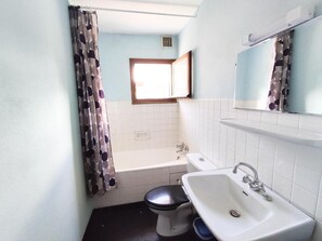 Bathroom - 1st floor, balcony, parking, ski locker, 32m², Le Grand Bornand (Le Grand-Bornand)