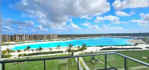 Departamento, 2 habitaciones, con acceso para personas discapacitadas, para fumadores | Alberca | Alberca al aire libre 