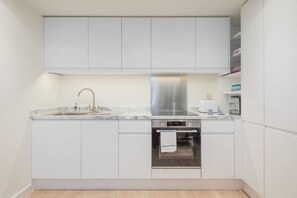 Geladeira, fogão, cooktop, lava-louças