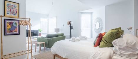 1 bedroom, desk, iron/ironing board, WiFi