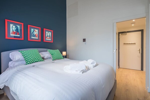 1 chambre, bureau, fer et planche à repasser, Wi-Fi