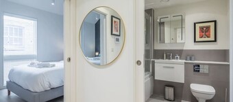 Superb Central Apt - With Parking!