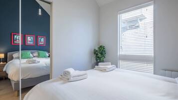 1 bedroom, desk, iron/ironing board, WiFi