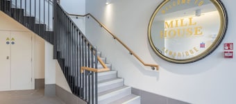 Beautiful Central Apt - With Parking!