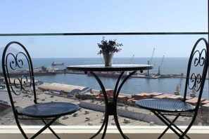 تناول الطعام بالخارج