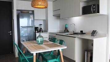 Fridge, microwave, oven, stovetop