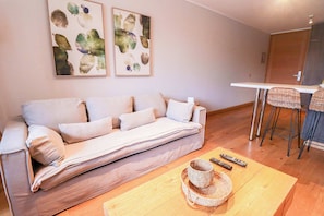 TV, offices - HOM I Calefacción Central, Piscina, Estacionamiento (Puerto Varas)