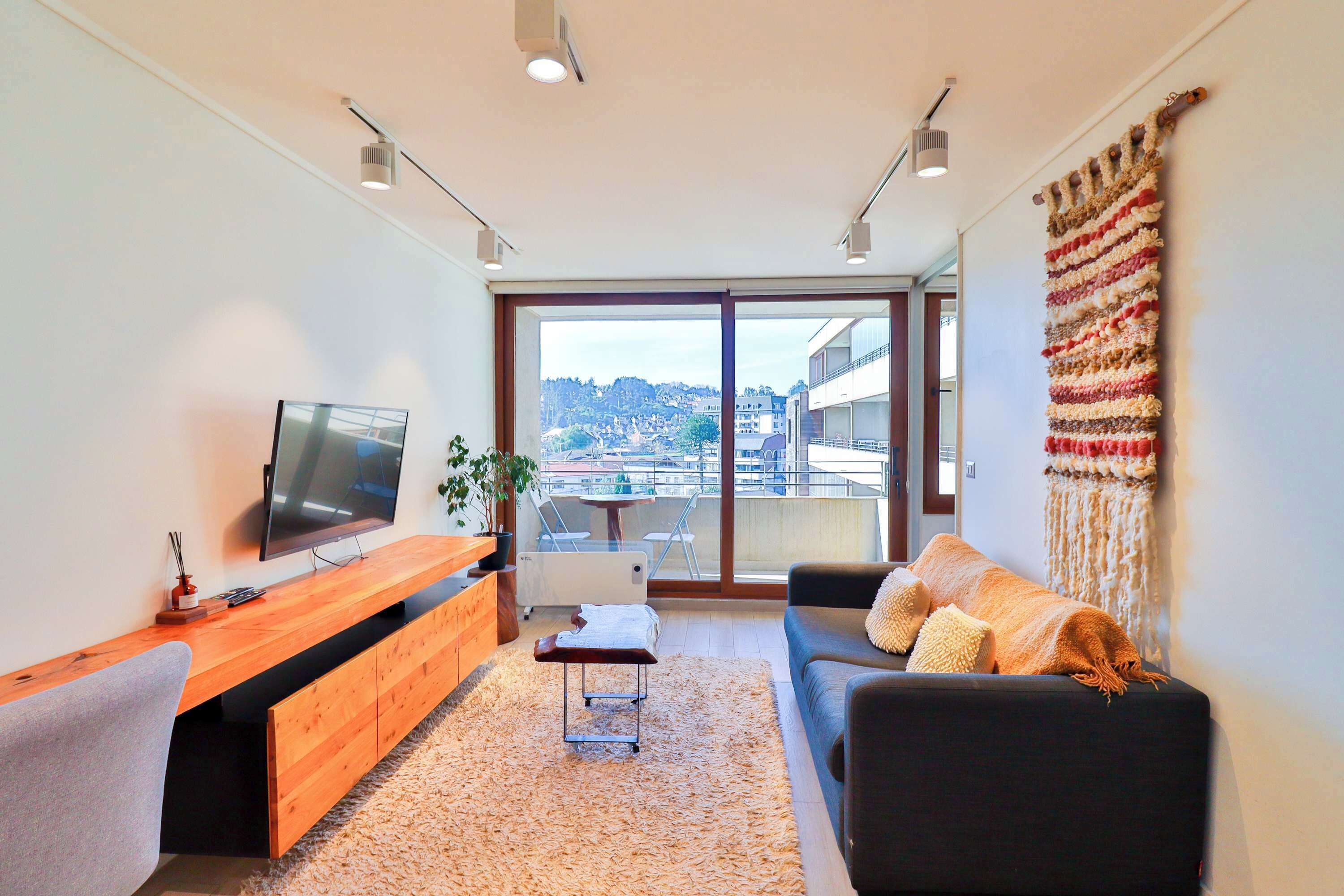 Televisio, stereot, työhuone