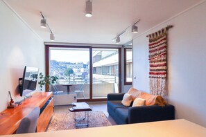 تلفزيون، ستيريو، مكتب