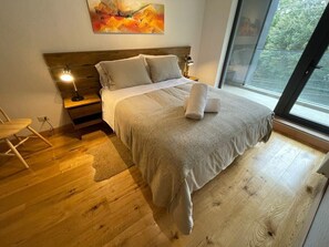 2 chambres, fer et planche à repasser, Wi-Fi, draps fournis