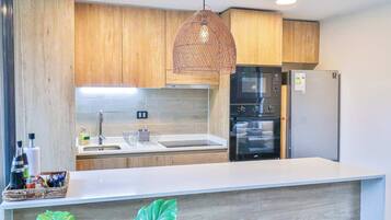 Fridge, microwave, oven, stovetop