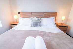 2 habitaciones, tabla de planchar con plancha, wifi y ropa de cama