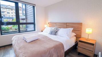 2 bedrooms, iron/ironing board, WiFi, bed sheets