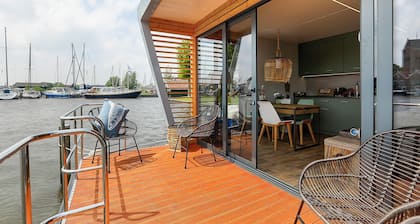 Houseboat Skoft with beautiful view over the water and on village Grou.