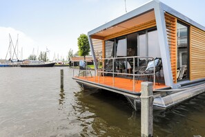 Marina - Houseboat Skoft with beautiful view over the water and on village Grou. (Grou)