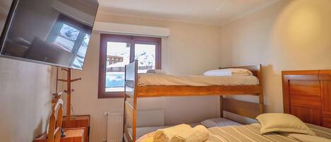 1 bedroom, iron/ironing board, WiFi, bed sheets