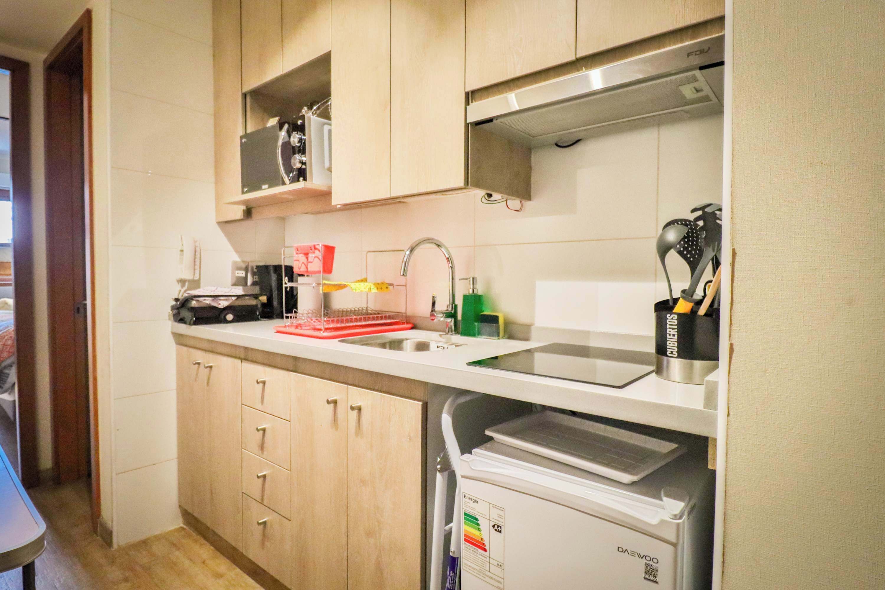 Refrigerador, microondas, horno y parrilla de estufa 