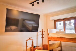 1 bedroom, iron/ironing board, WiFi, bed sheets