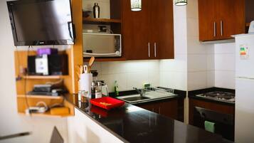 Refrigerador, horno, placa de cocina, cafetera/tetera