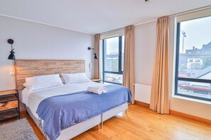 3 chambres, fer et planche à repasser, Wi-Fi, draps fournis