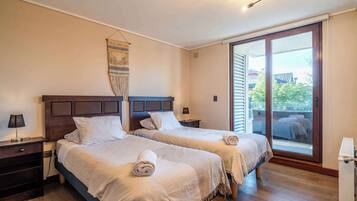 2 bedrooms, iron/ironing board, WiFi, bed sheets