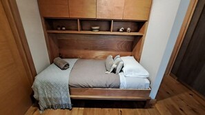 1 dormitori, planxa i posts de planxar, wifi i roba de llit 