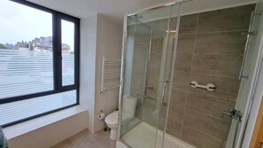 Dutxa, assecador de cabells i tovalloles 