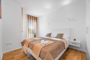 4 bedrooms, iron/ironing board, free WiFi, bed sheets